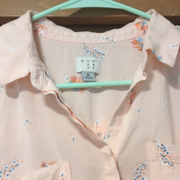 Spring time button up - Picture 2 of 5